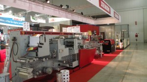 Xeikon: finitura per etichette autoadesive